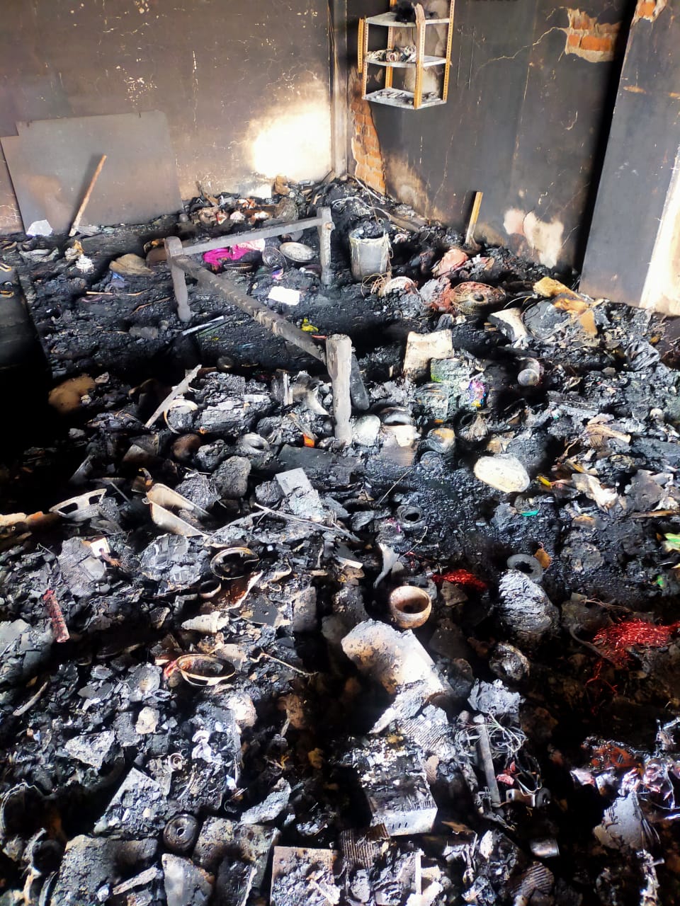 रीवा / व्यापारी के घर एवं दुकान में लगी भीषण आग, लाखों का हुआ नुकसान